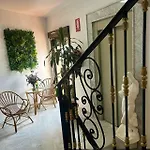 H La Hotell